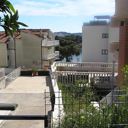 Studio Apartments Fabjanac Trogir Luaran gambar